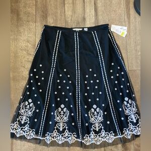 Peter Nygard W 18 Black with White Embroidery Aline Lined Skirt